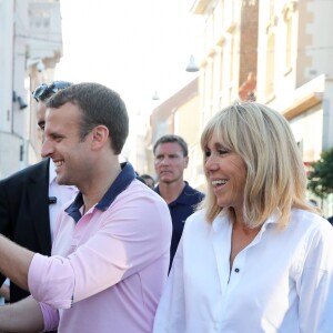 Le président de la République française Emmanuel Macron et sa femme, la première dame Brigitte (Trogneux) vont faire une balade à vélo au Touquet, France, le 17 juin 2017. © Sébastien Valiela-Dominique Jacovides/Bestimage