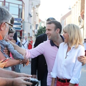 Le président de la République française Emmanuel Macron et sa femme, la première dame Brigitte (Trogneux) vont faire une balade à vélo au Touquet, France, le 17 juin 2017. © Sébastien Valiela-Dominique Jacovides/Bestimage