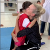 Laeticia Hallyday en visite dans une clinique orthopédique d'Hanoï, au Vietnam - avril 2019.