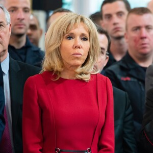 Brigitte Macron - Le président de la République Emmanuel Macron fait un discours alors qu'il reçoit au Palais de L'Elysée les forces mobilisées à Notre-Dame pour les remercier de leur intervention lors de l'incendie qui a ravagé la cathédrale. Paris le 18 avril 2019. © Eliot Blondet / Pool / Bestimage