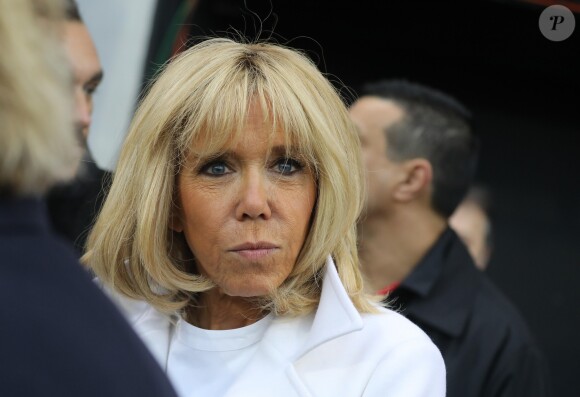 La Première Dame Brigitte Macron - La FFF, la ville de Reims, France 98 et Variété Club de France ont organisé un match de gala mixte pour l'égalité hommes-femmes afin de collecter des fonds pour la fondation des femmes et Femmes Relais 51 au stade Auguste-Delaune, à Reims, France, le 20 mars 2019. L'équipe mixte de Reims s'est imposée (7-2) face à l'équipe mixte du Variété Club de France. Le coup d'envoi a été donné par Muriel Robin. Reims, où la première équipe féminine de France a vu le jour en 1968, fait partie des villes hôtes de la Coupe du monde de football féminine (7 juin-7 juillet). © Dominique Jacovides/Bestimage