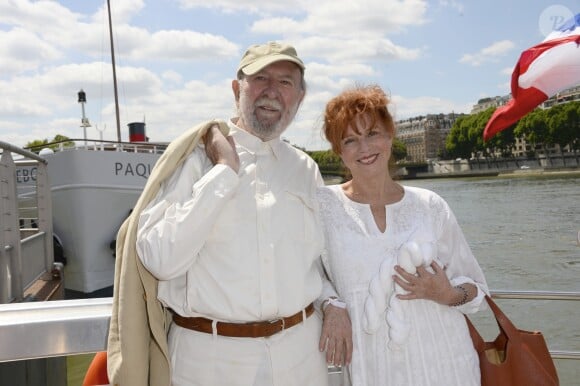 Jean-Pierre Marielle et sa femme Agathe Natanson - 3e édition du Brunch Blanc "Une croisiere sur la Seine" à Paris le 30 juin 2013.