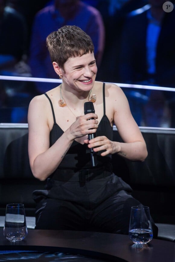 Exclusif - Christine and the Queens - Enregistrement de l'émission "Bon anniversaire Veronique Sanson" qui sera diffusée le 26 Avril 2019 à 21 heures sur France 3. Paris le 8 Avril 2019. Une grande soirée événement avec Véronique Sanson et ses amis. L'émission mettra à l'honneur les grandes dates de la vie de l'artiste. Pour chacune d'entre elles, la chanteuse devra replonger dans ses souvenirs pour retrouver à quel événement de sa vie cette date correspond. Une fois cet événement découvert, une surprise préparée dans le plus grand secret lui sera réservée par ses proches et les artistes qu'elle aime : des chansons en duo et en solo, des sketches inédits, des happenings. © Cyril Moreau / Bestimage