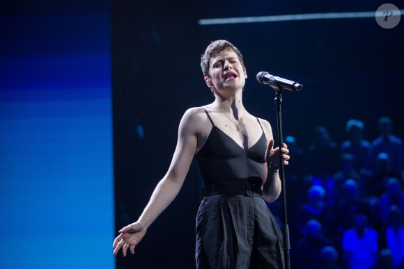 Exclusif - Christine and the Queens - Enregistrement de l'émission "Bon anniversaire Veronique Sanson" qui sera diffusée le 26 Avril 2019 à 21 heures sur France 3. Paris le 8 Avril 2019. Une grande soirée événement avec Véronique Sanson et ses amis. L'émission mettra à l'honneur les grandes dates de la vie de l'artiste. Pour chacune d'entre elles, la chanteuse devra replonger dans ses souvenirs pour retrouver à quel événement de sa vie cette date correspond. Une fois cet événement découvert, une surprise préparée dans le plus grand secret lui sera réservée par ses proches et les artistes qu'elle aime : des chansons en duo et en solo, des sketches inédits, des happenings. © Cyril Moreau / Bestimage