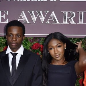 Idris Elba avec sa fille Isan Elba et sa fiancée Sabrina Dhowre à la 64e soirée annuelle des Standard Theatre Awards au Theatre Royal Drury Lane à Londres, le 18 novembre 2018.