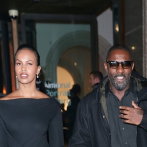 Idris Elba et Sabrina Dhowre à une soirée organisée par le magazine Vogue à la National Gallery à Londres, le 8 novembre 2018.