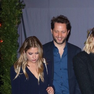 Cara Delevingne et sa compagne Ashley Benson arrivent au diner Chanel au restaurant Balthazar lors du 14ème Festival du Film annuel de Tribeca à New York. Cara et Ashley sont accompagnées du journaliste Derek Blasberg. Le 29 avril 2019.