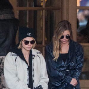 Ashley Benson et sa compagne Cara Delevingne - People à la sortie de l'hôtel Ritz à Paris le 5 mars 2019.