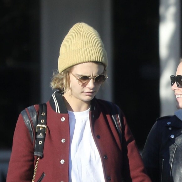 Cara Delevingne et sa compagne Ashley Benson se promènent dans les rues de West Hollywood le 6 février 2019.