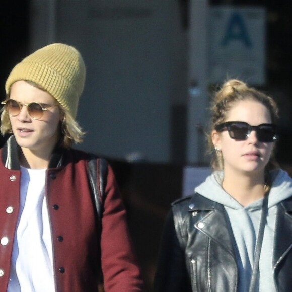 Cara Delevingne et sa compagne Ashley Benson se promènent dans les rues de West Hollywood le 6 février 2019.