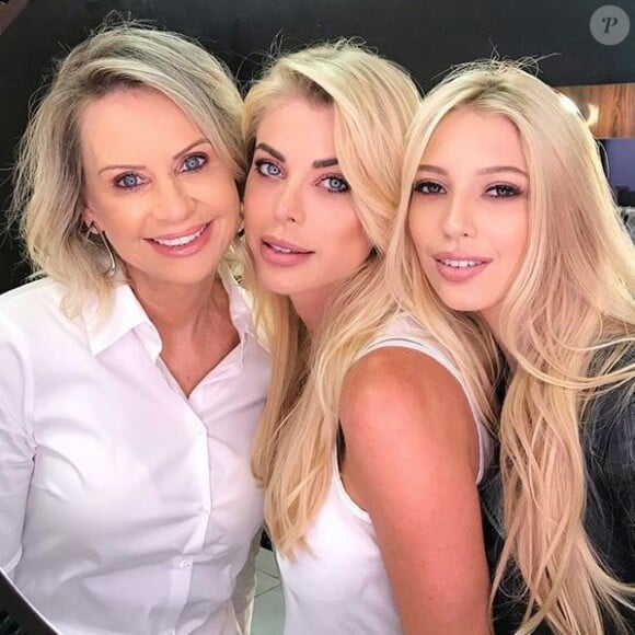 Caroline Bittencourt, sa fille Isabelle (à droite) et sa maman Rosangela (à gauche). Mars 2019.