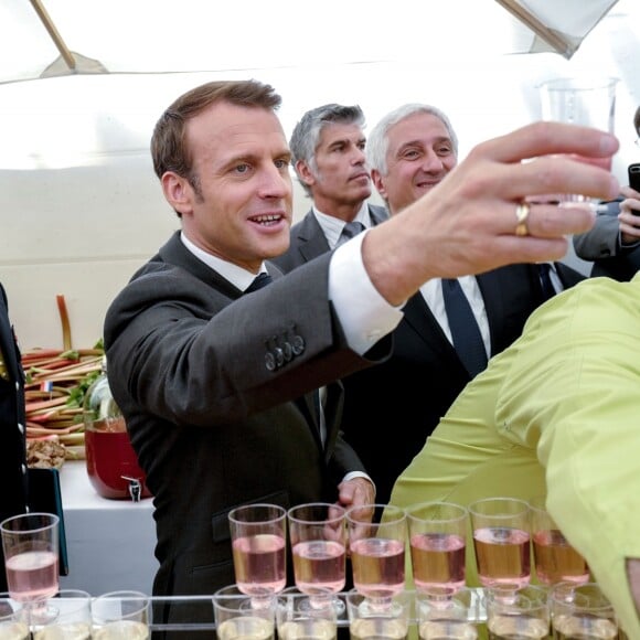 Emmanuel Macron, président de la republique. Le président de la République reçoit les métiers de bouche au palais de l'Elysée à Paris, pour la fête du 1er mai. © Xavier Popy / Pool / Bestimage