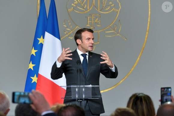 Emmanuel Macron, président de la republique. Le président de la République reçoit les métiers de bouche au palais de l'Elysée à Paris, pour la fête du 1er mai. © Xavier Popy / Pool / Bestimage