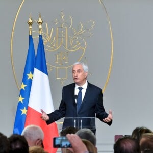 Emmanuel Macron, président de la republique et Stéphane Layani, président du MIN de Rungis. Le président de la République reçoit les métiers de bouche au palais de l'Elysée à Paris, pour la fête du 1er mai. © Xavier Popy / Pool / Bestimage