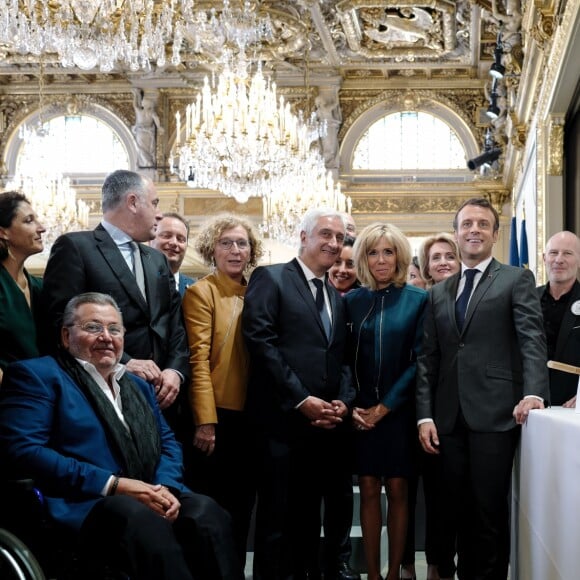 Didier Guillaume, ministre de l'agriculture, Muriel Penicaud, ministre du travail, Stéphane Layani, président du MIN de Rungis, Brigitte Macron et Emmanuel Macron, président de la republique. Le président de la République reçoit les métiers de bouche au palais de l'Elysée à Paris, pour la fête du 1er mai. © Xavier Popy / Pool / Bestimage