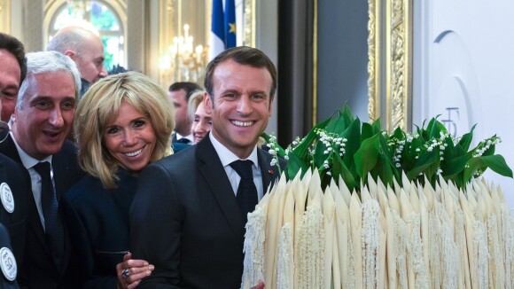 Emmanuel et Brigitte Macron : Leur joyeux 1er mai à l'Élysée, inondé de muguet