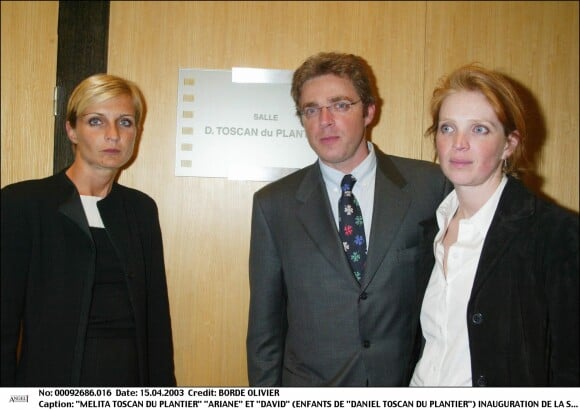 Melita Toscan du Plantier et ses beaux-enfants Ariane et David Toscan du Plantier à Paris, le 15 avril 2003. Inauguration d'une salle Daniel Toscan du Plantier au CNC.