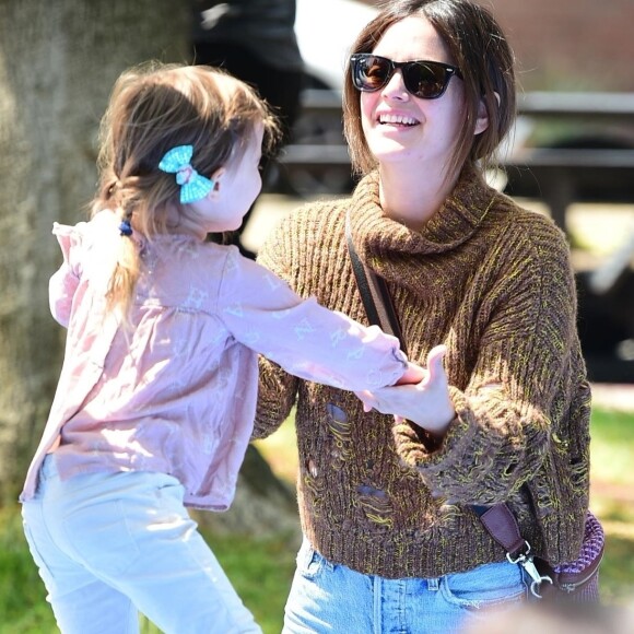 Hayden Christensen et son ex Rachel Bilson passent la journée avec leur fille Briar Rose au Farmer's Market à Studio City, Los Angeles, Californie, Etats-Unis, le 5 mai 2019.