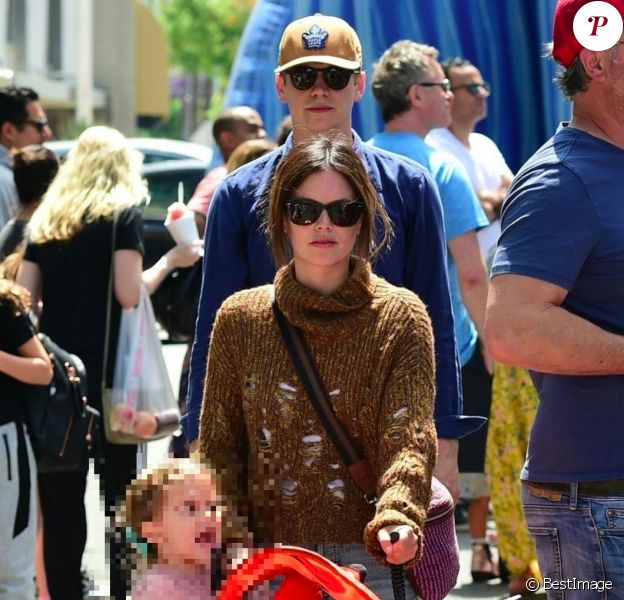 Hayden Christensen et son ex Rachel Bilson passent la journée avec leur fille Briar Rose au Farmer's Market à Studio City, Los Angeles, Californie, Etats-Unis, le 5 mai 2019.