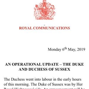 Communiqué du palais de Buckingham signalant que le travail a commencé pour Meghan Markle le 6 mai 2019 : la duchesse de Sussex doit accoucher de son premier enfant avec le prince Harry.