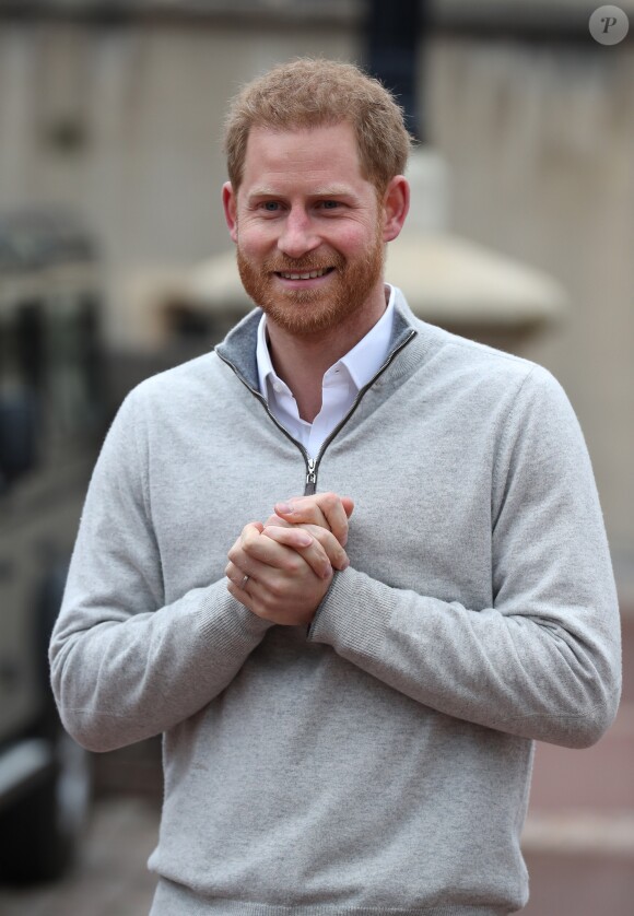 Le prince Harry, duc de Sussex, annonce à la presse le 6 mai 2019 à Windsor la naissance de son fils, son premier enfant avec Meghan Markle, venu au monde à 5h26 le même jour.