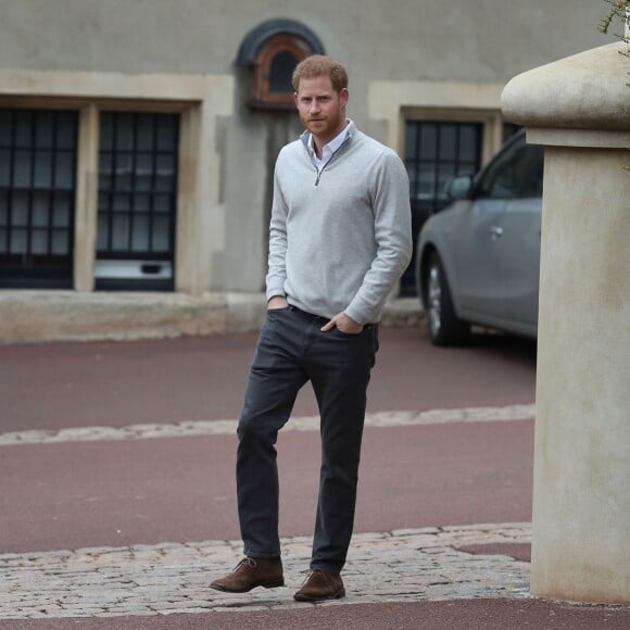 Le prince Harry, duc de Sussex, annonce à la presse le 6 mai 2019 à Windsor la naissance de son fils, son premier enfant avec Meghan Markle, venu au monde à 5h26 le même jour.