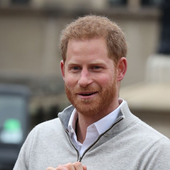 Le prince Harry, duc de Sussex, annonce à la presse le 6 mai 2019 à Windsor la naissance de son fils, son premier enfant avec Meghan Markle, venu au monde à 5h26 le même jour.