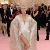 Céline Dion dévoile ses jambes sous une pluie de strass au Met Gala 2019