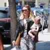 Hilary Duff est allée déjeuner chez Joan's On Third avec sa fille Banks à Studio City, le 4 mai 2019