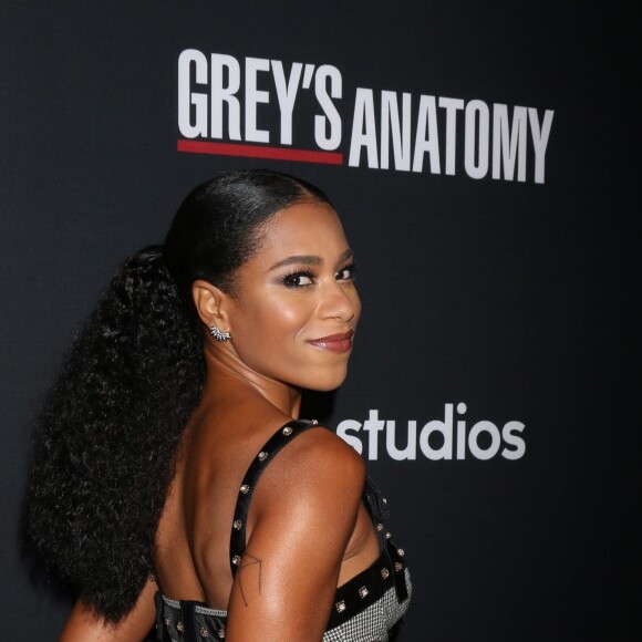 Kelly McCreary - Les acteurs de 'Greys Anatomy' réunis pour fêter la diffusion du 30me épisode de la série au restaurant TAO à Hollywood, le 5 novembre 2017.