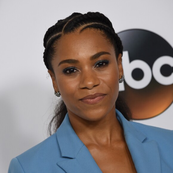 Kelly McCreary - Les célébrités arrivent à la soirée ABC à Beverly Hills le 6 aout 2017. © Chris Delmas / Bestimage