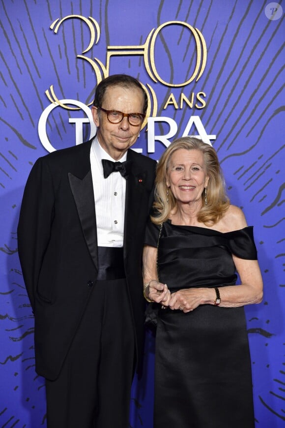 Louis Schweitzer et sa femme Agnès Schmitz lors du photocall du gala du 350ème anniversaire de l'Opéra Garnier à Paris, France, le 8 mai 2019. © Pierre Perusseau/Bestimage