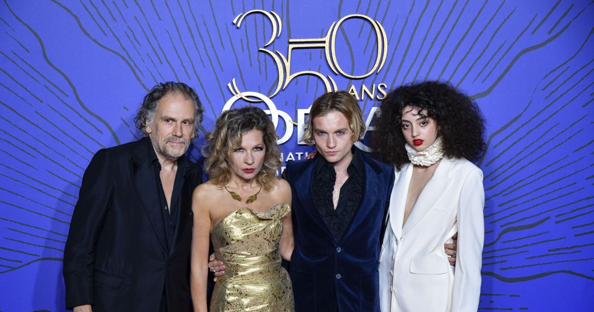 Eva Ionesco Son Mari Simon Liberati Clara Benador Et Lukas Ionesco Lors Du Photocall Du Gala 7822