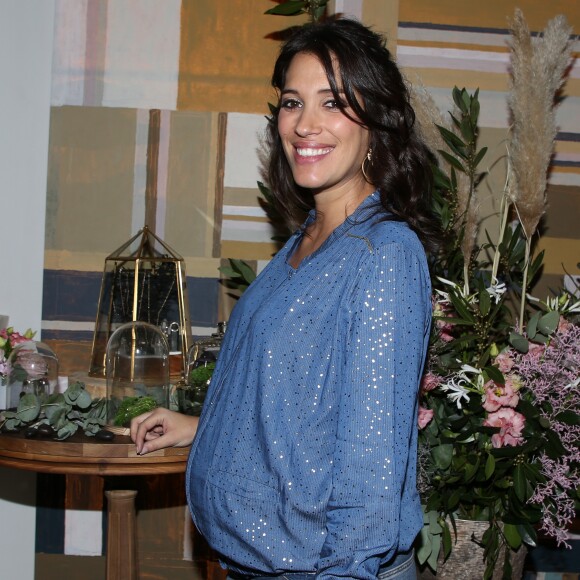Exclusif - Laurie Cholewa (enceinte) - La nouvelle maison de joaillerie Française "Joïkka" lance sa première collection à l'hôtel Fauchon à Paris le 20 novembre 2018. © Denis Guignebourg/Bestimage