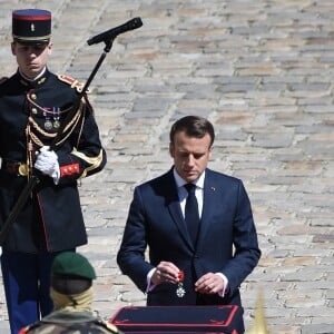 Le président de la République française Emmanuel Macron - Hommage national en l'honneur de Cédric de Pierrepont et Alain Bertoncello la cour d'honneur des Invalides © Eliot Blondet/Pool/Bestimage