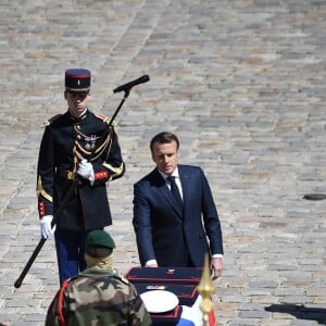 Le président de la République française Emmanuel Macron - Hommage national en l'honneur de Cédric de Pierrepont et Alain Bertoncello la cour d'honneur des Invalides © Eliot Blondet/Pool/Bestimage