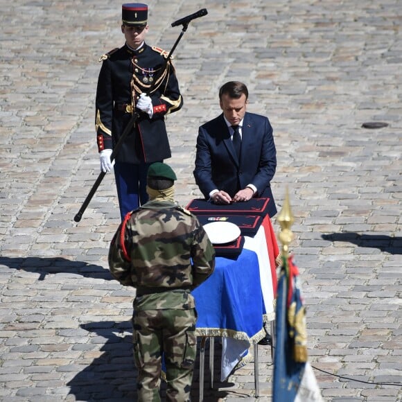 Le président de la République française Emmanuel Macron - Hommage national en l'honneur de Cédric de Pierrepont et Alain Bertoncello la cour d'honneur des Invalides © Eliot Blondet/Pool/Bestimage