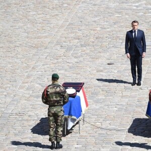 Le président de la République française Emmanuel Macron - Hommage national en l'honneur de Cédric de Pierrepont et Alain Bertoncello la cour d'honneur des Invalides © Eliot Blondet/Pool/Bestimage