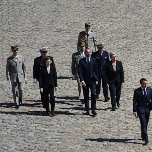 Bernard Rogel, chef de l'état-major particulier du président de la République, François Lecointre, chef d'État-Major des armées, Florence Parly, ministre des Armées, Edouard Philippe, Premier ministre, Geneviève Darrieussecq, secrétaire d'Etat, chargée du secrétariat d'État auprès de la ministre des Armées et le président de la République française Emmanuel Macron - Hommage national en l'honneur de Cédric de Pierrepont et Alain Bertoncello la cour d'honneur des Invalides © Eliot Blondet/Pool/Bestimage