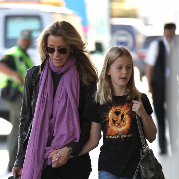 FELICITY HUFFMAN ET SA FILLE SOPHIA ARRIVENT A L'AEROPORT DE LOS ANGELES, LE 7 AOUT 2012.