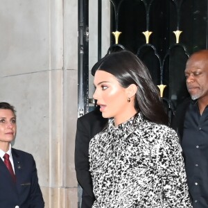 Kendall Jenner quitte l'hôtel George V à Paris le 14 mai 2019.