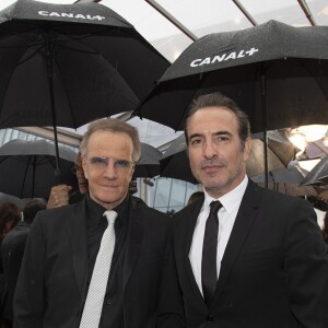 Christophe Lambert et Jean Dujardin - Arrivées à la montée des marches du film "Les plus belles années d'une vie" lors du 72ème Festival International du Film de Cannes. Le 18 mai 2019