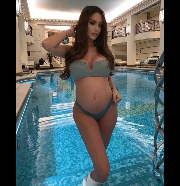 Nabilla Vergara, enceinte à Paris. Mai 2019.