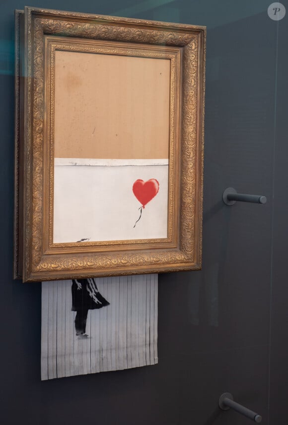L'oeuvre autodétruite de Banksy "Love is in the bin" (Fille avec ballon) exposée au musée Frieder Burda à Baden-Baden en Allemagne, dont l'entrée est libre. Les visiteurs pourront faire une donation qui sera reversée aux réfugiés de Baden-Baden. Le 5 février 2019 05/02/2019 - Baden-Baden