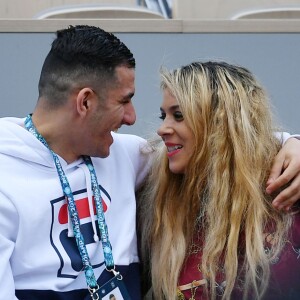 Exclusif - Marion Bartoli et son nouveau compagnon le joueur de football belge Yahya Boumediene s'embrassent dans les tribunes des Internationaux de France de Tennis de Roland Garros à Paris. 22 Mai 2019