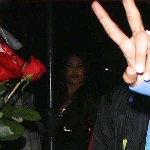 Chris Brown est allé faire la fête avec des amies chez Poppy à West Hollywood, le 5 avril 2018