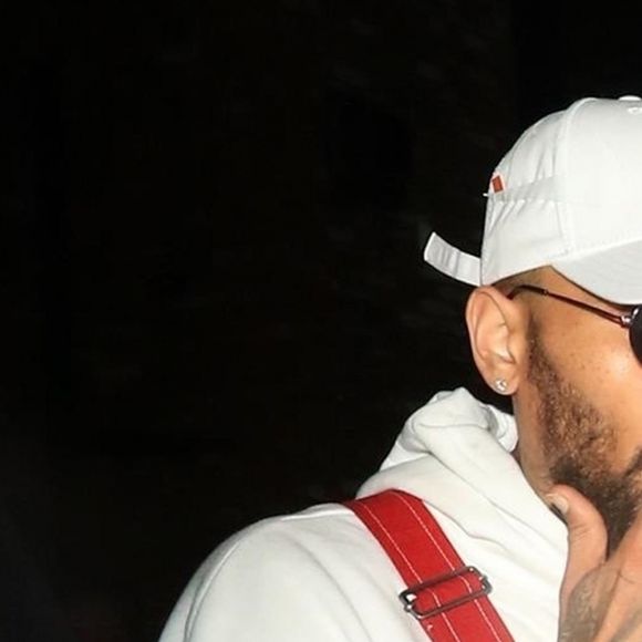 Chris Brown en salopette rouge - People au lancement de la collection boohoo.com au Dream Hollywood à Los Angeles le 21 mars 2018