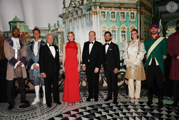 Le roi Carl XVI Gustav de Suède, la princesse Charlene, le prince Albert II de Monaco et Carl Philip de Suède - Soirée de Gala du 77ème Grand Prix de Formule 1 à Monaco le 26 mai 2019. © Bruno Bebert/Bestimage