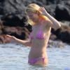 Exclusif - Gwyneth Paltrow passe ses vacances de Noel en famille à Hawaï. Pour le Nouvel An, la petite famille a profite de la plage, du paddle ou du farniente le 1er janvier 2014.