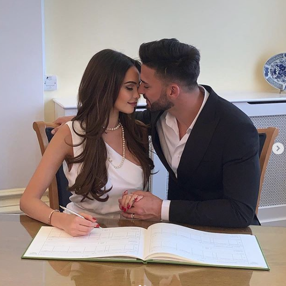 Nabilla et Thomas Vergara, le jour de leur mariage à Londres le 7 mai 2019.